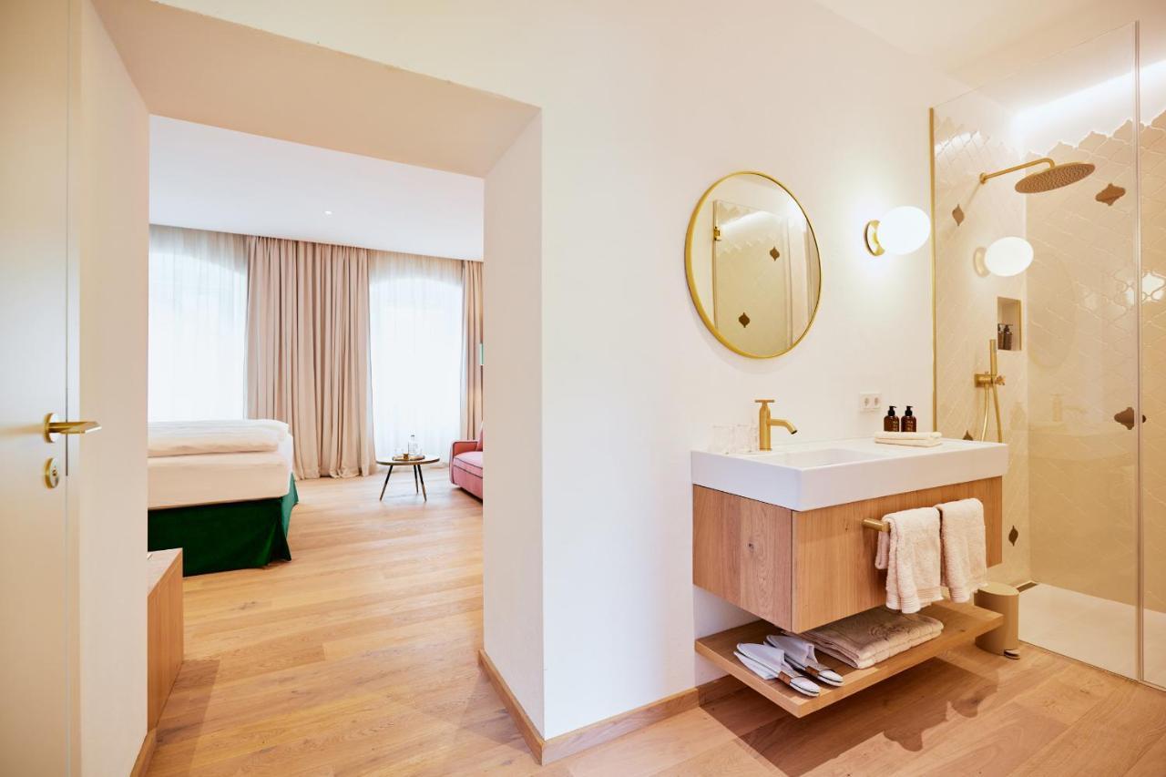 Boutiquehotel Zum Goldenen Hirschen グムンデン エクステリア 写真
